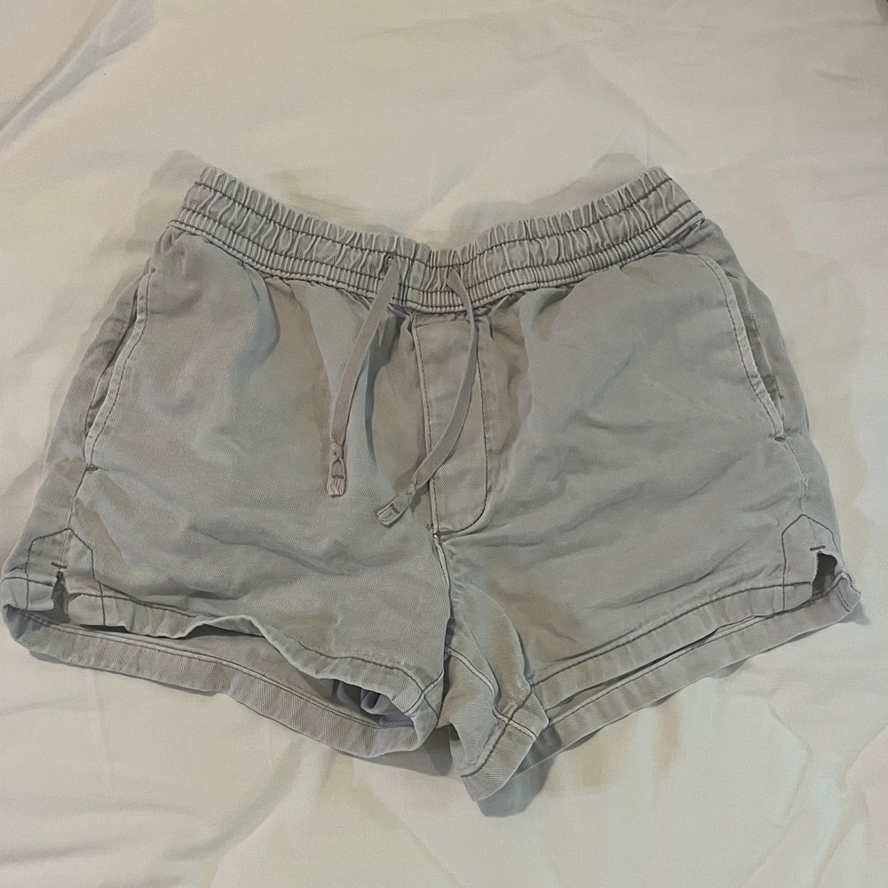 GAP Women's Light Gray Cargo Shorts